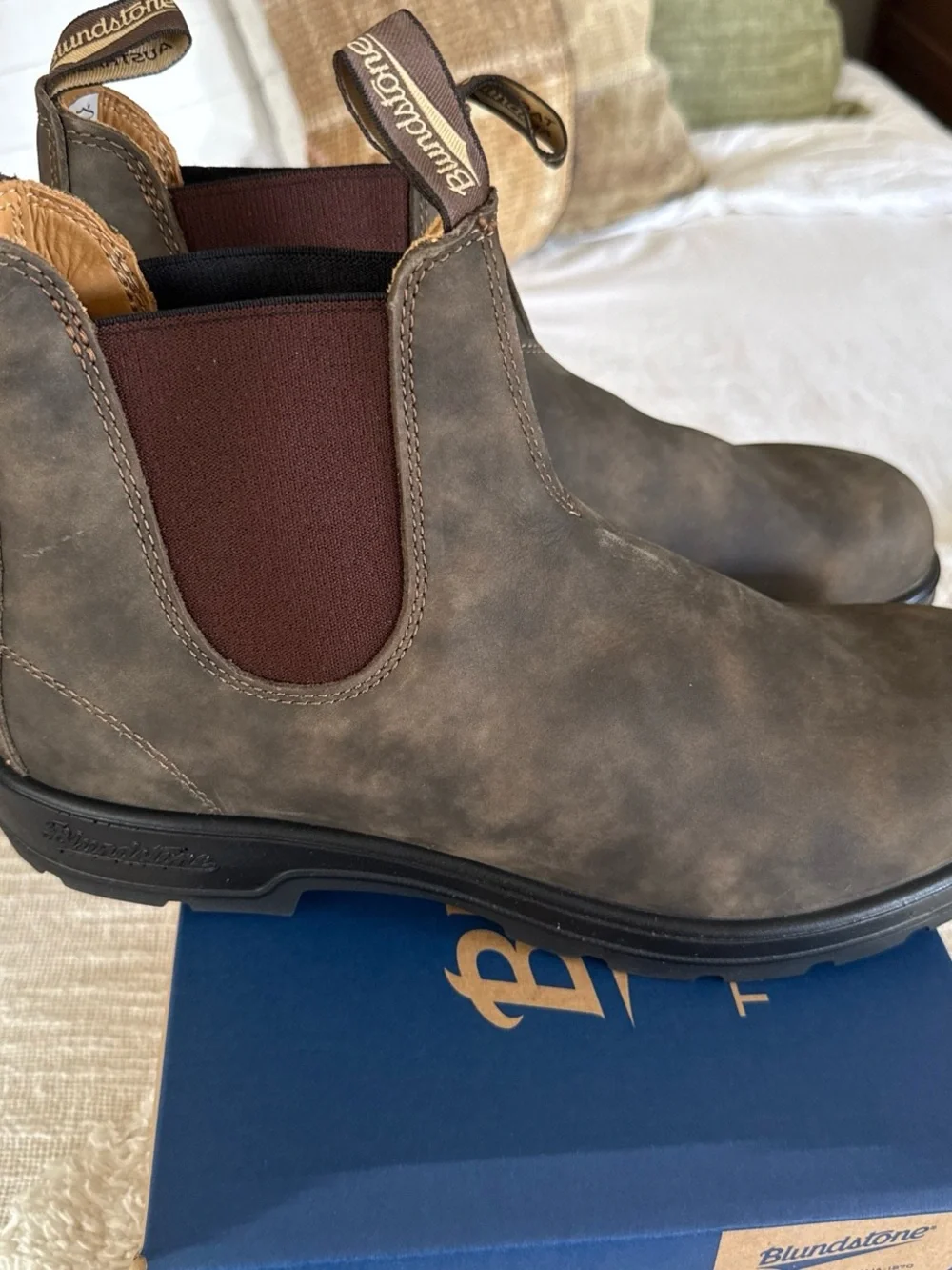 Blundstone Men's Chelsea Boots in Dark Brown Leather with Black Insoles